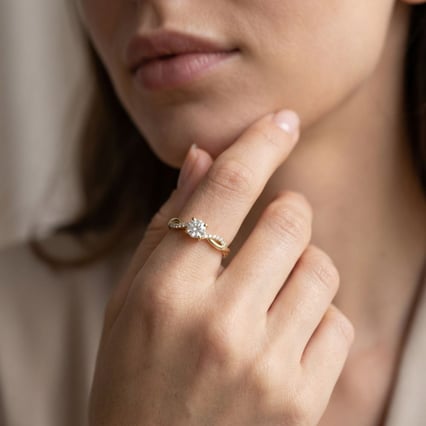 Scheidungsring mit seitlichen Diamanten Aliye