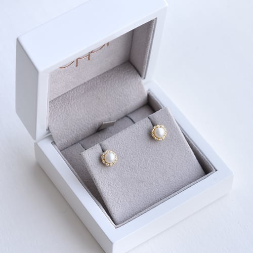 Goldene Halo-Ohrringe mit Perlen und Diamanten Desten
