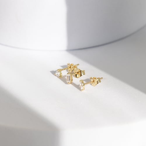 Mini Ohrstecker mit einem Lab Grown Diamant in Baguette Form Lyndon