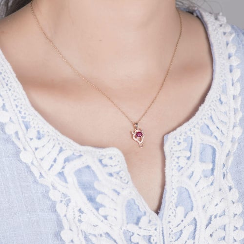 Anhänger mit Rubin im Sternzeichen Stier mit Diamant Toro
