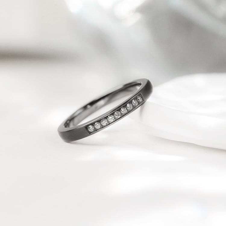 Ring aus Tantal mit Diamanten Rille 157428