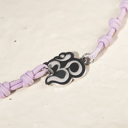 String Armband mit dem Yoga Symbol Om