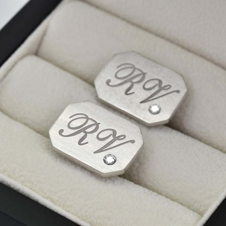 Silberne Manschettenknöpfe mit Gravur und Diamanten Aaruah 69788