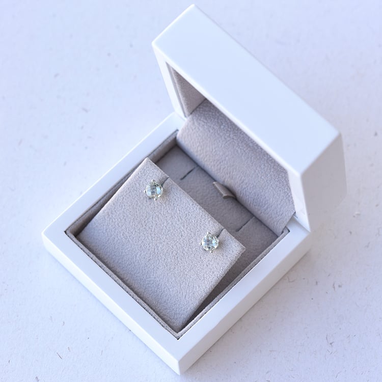 Ohrringe aus Gold mit runden Amethysten Hulda 69906