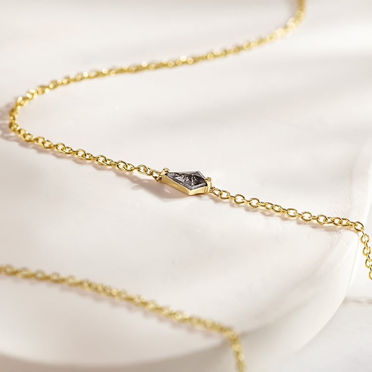 Halskette mit Salt and Pepper Diamant in Kite Form Ranka 156064
