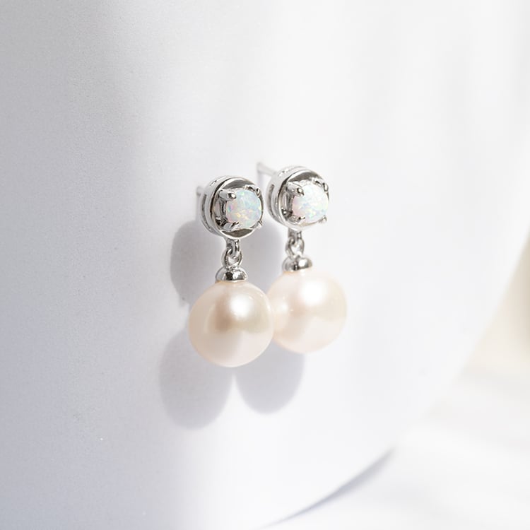 Silbernes Set aus Perlenschmuck mit Lab Grown Opalen Jasna 143917