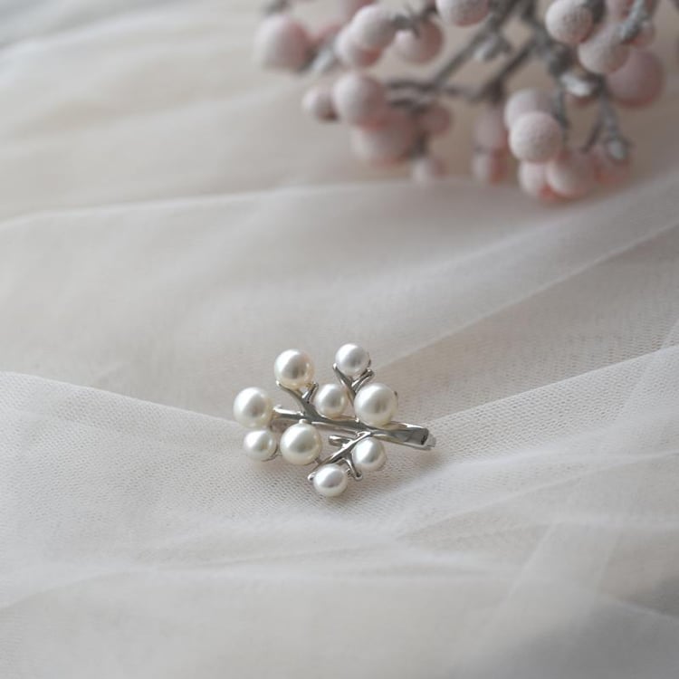 Silberne Perlenbrosche Mary 52385