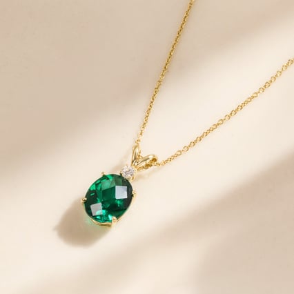 Goldener Anhänger mit Lab Grown Smaragd Rafiah