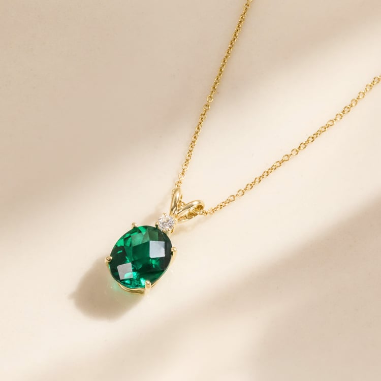 Goldener Anhänger mit Lab Grown Smaragd Marta 165045