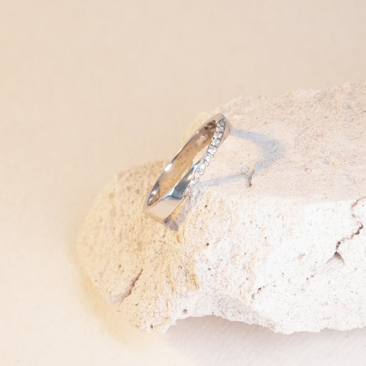 Interessanter Goldring mit Diamanten Brielle 100931