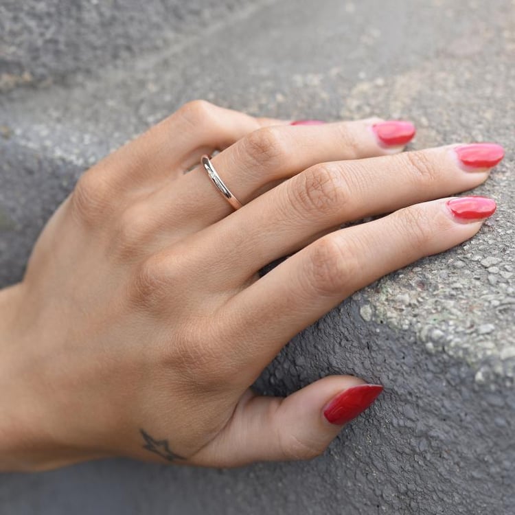 Dezente Trauringe aus Gold mit Diamant Alays 30001