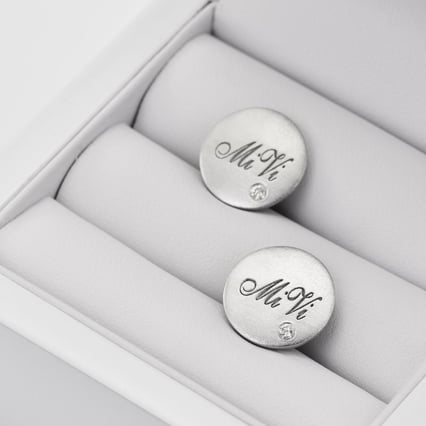 Mannschettenknöpfe aus Gold mit Gravur und Diamanten Hades