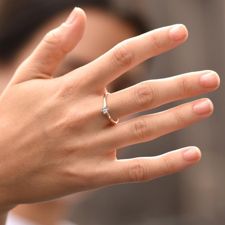 Verlobungsring im Solitär-Stil mit einem Moissaniten Leandra 105216