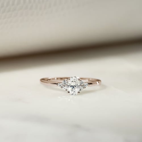 Verlobungsring aus Gold in Haselnussfarbe mit Lab Grown Diamanten Sheldo