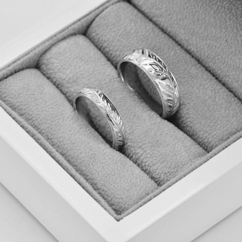 Eheringe aus Platin mit Naturmotiv Matu