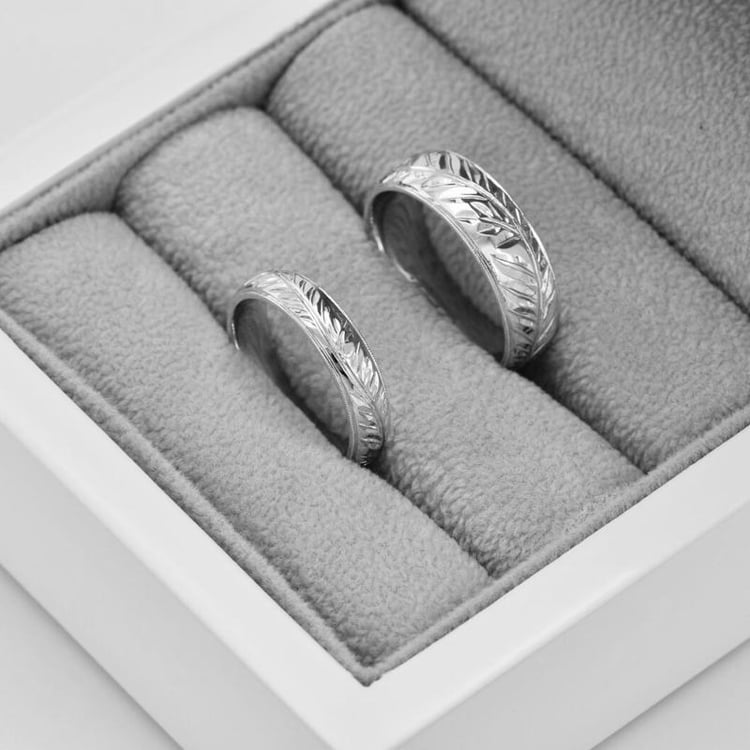 Eheringe aus Platin mit Naturmotiv Matu 69093