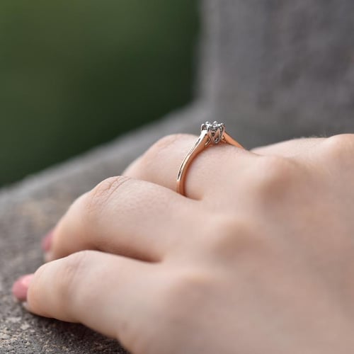 Goldener Solitärring mit Diamant Nuria