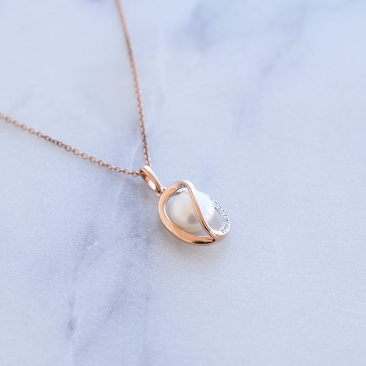 Goldener Anhänger mit Perle und Diamanten Jeong 87400