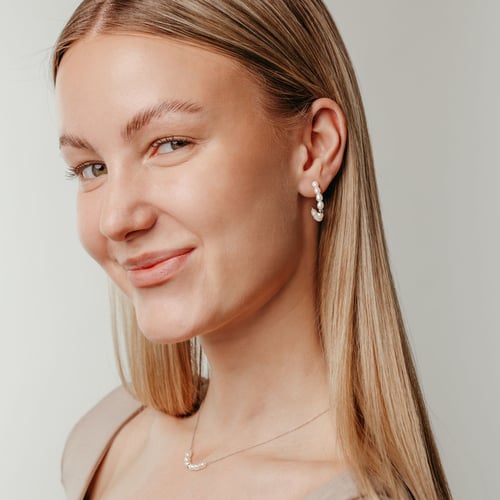 Silberne runde Ohrringe mit Perlen Roxanne