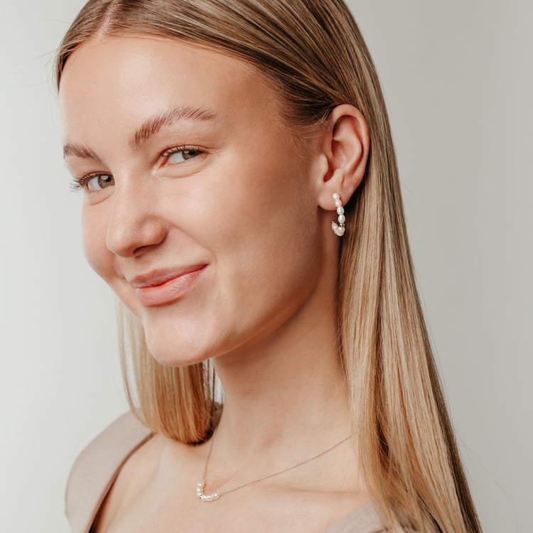 Silberne runde Ohrringe mit Perlen Roxanne 163962