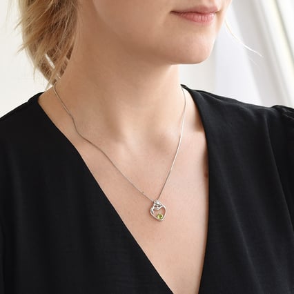 Silberner Anhänger Mutter und Kind mit Olivin und Diamant Ella