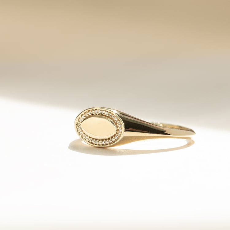 Goldener Siegelring in ovaler Form mit Diamanten Keylo 138431