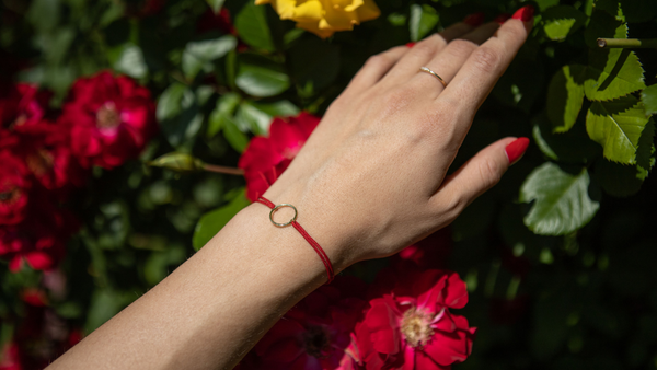 Nachhaltig und stylisch: String-Armbänder aus recycelten PET-Flaschen