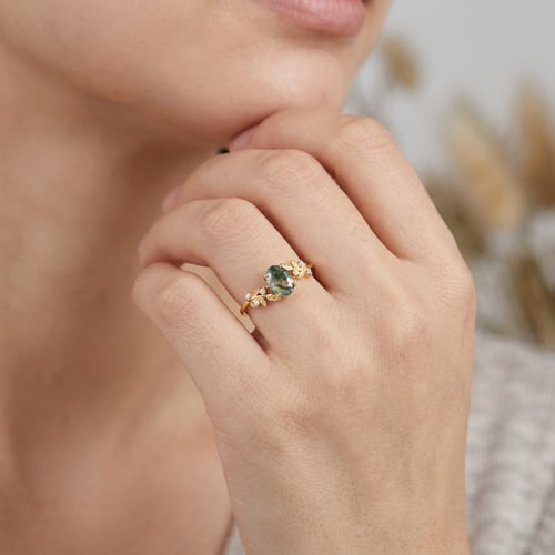 Eleganter Ring mit Moosachat und Moissaniten Hene