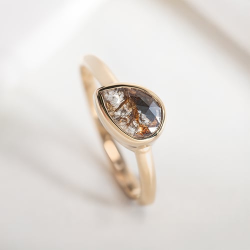Ring mit Salt and Pepper Diamant Luna