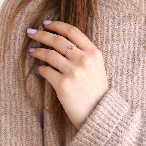 Perfekter Verlobungsring mit gelbem Pear Diamant Natela