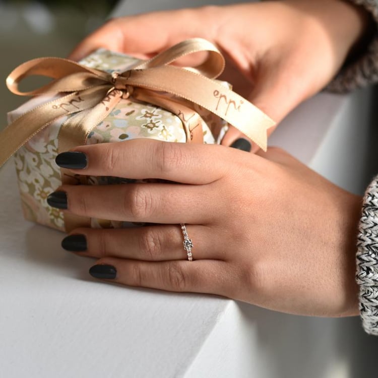 Verlobungsring mit Moissanit und Lab Grown Diamanten Megha 46168