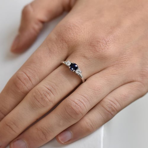 Verlobungsring mit Saphir und Diamanten Clark