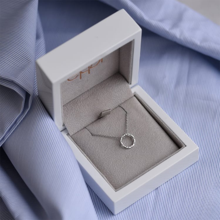 Silberner Anhänger im Karmastil mit Diamanten Heidi 70066