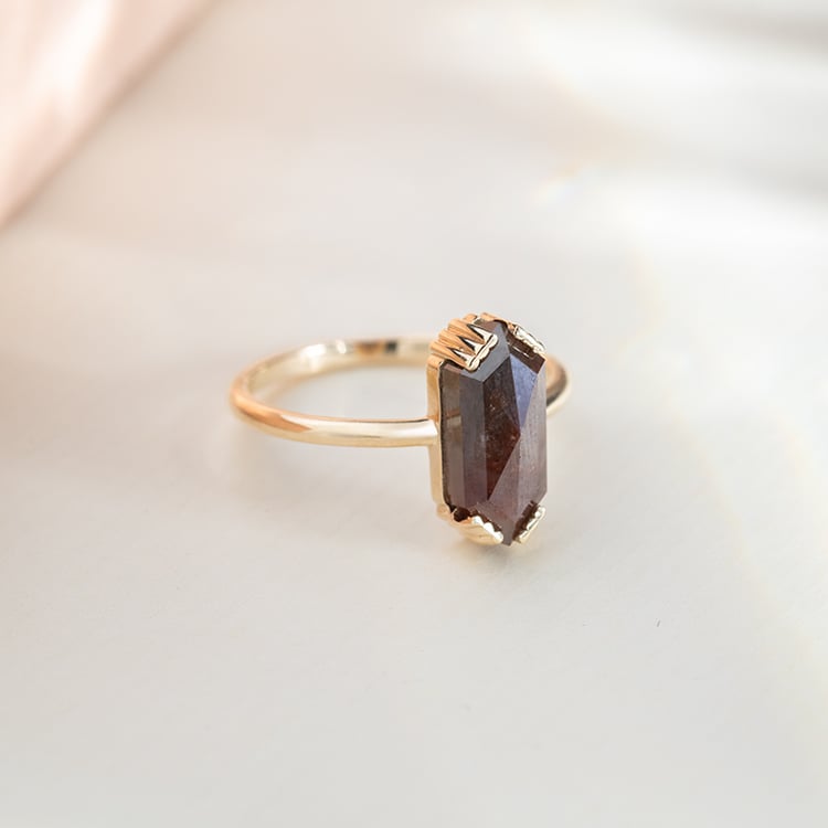 Ring mit Hexagon Salt und Pepper Diamanten Yene 151964