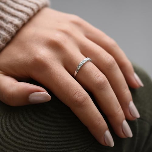 Goldener Memoryring mit Diamanten Madar
