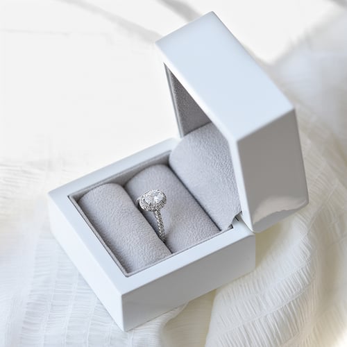 Eleganter Verlobungsring mit Moissanit Jody