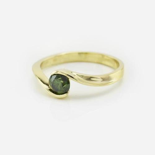 Goldener Verlobungsring mit grünem Diamant Yadu