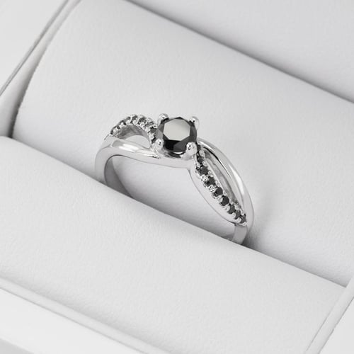 Verlobungsring mit schwarzen Diamanten Ewie
