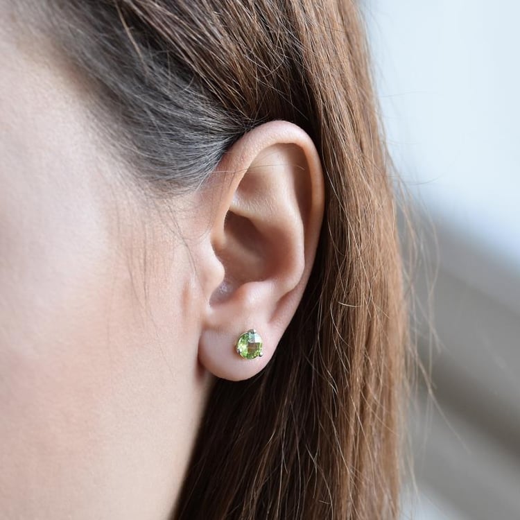 Goldene Ohrringe mit Olivinen Remie 9730