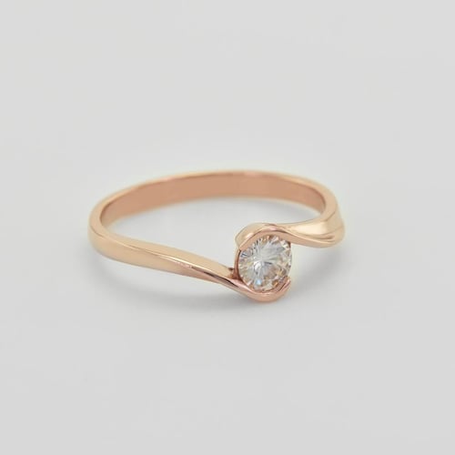 Klassischer Verlobungsring mit Diamant Yadu