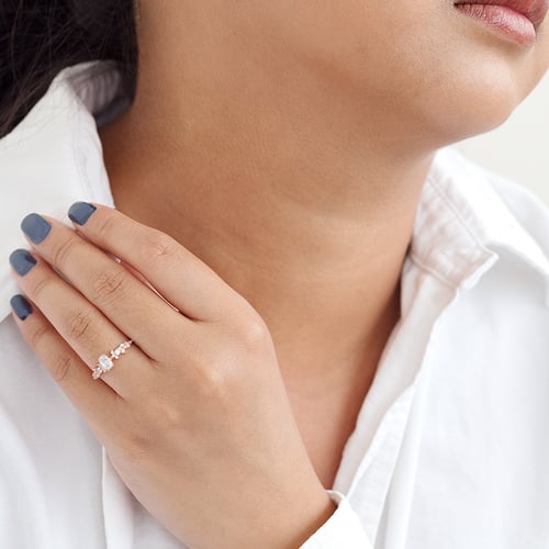 Romantischer Verlobungsring mit Diamanten Alys