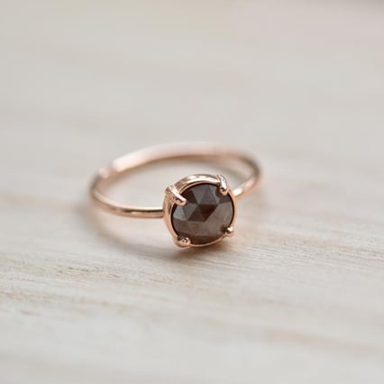 Goldener Ring mit Diamant im Rosenschliff Vertius