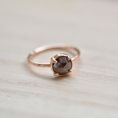 Goldener Ring mit Diamant im Rosenschliff Vertius