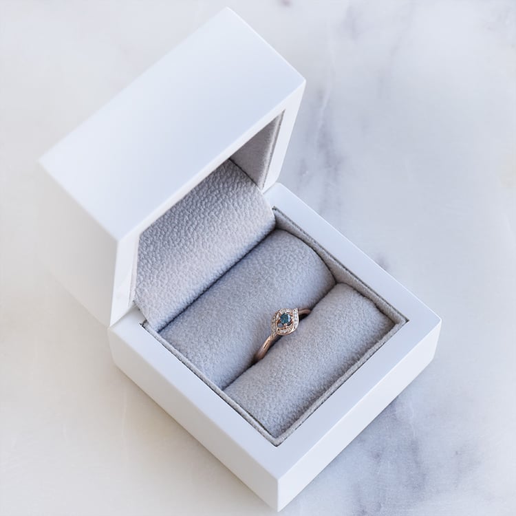 Verlobungsring mit blauem Diamant Nurisa 93455