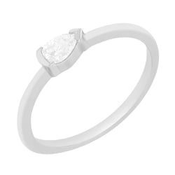 Zarter Ring mit Pear-Diamanten Celyn