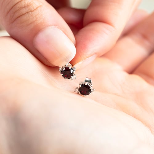 Cluster Ohrringe mit böhmischen Granaten und Diamanten Alary