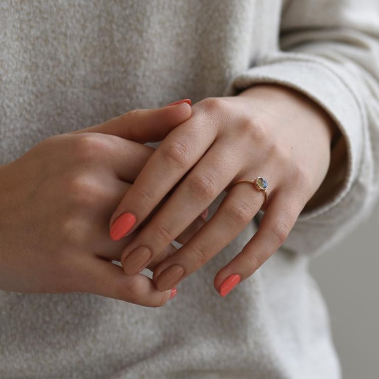 Goldener minimalistischer Ring mit Labradorit Stowy 52323