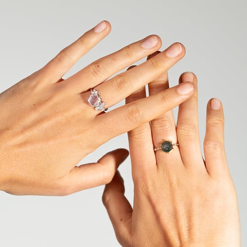 Einzigartiger Ring mit Mondstein und Moissaniten Anita