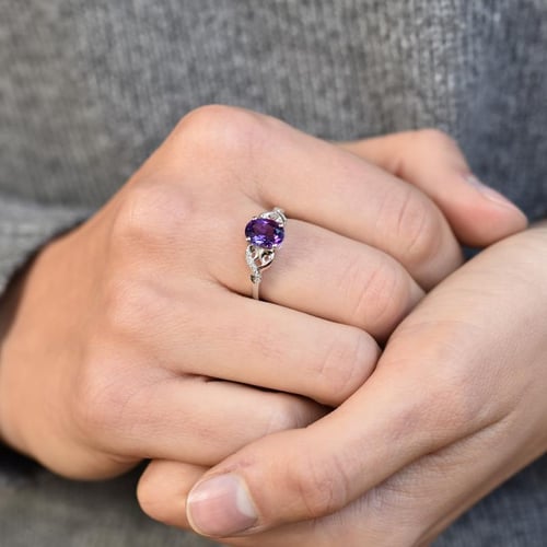 Goldener Amethystring mit Diamanten Alanyse