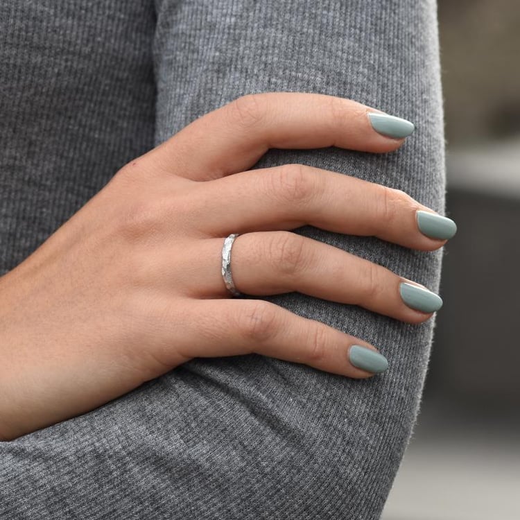 Gehämmerte und gekratzte Trauringe aus Platin Vedette 76606